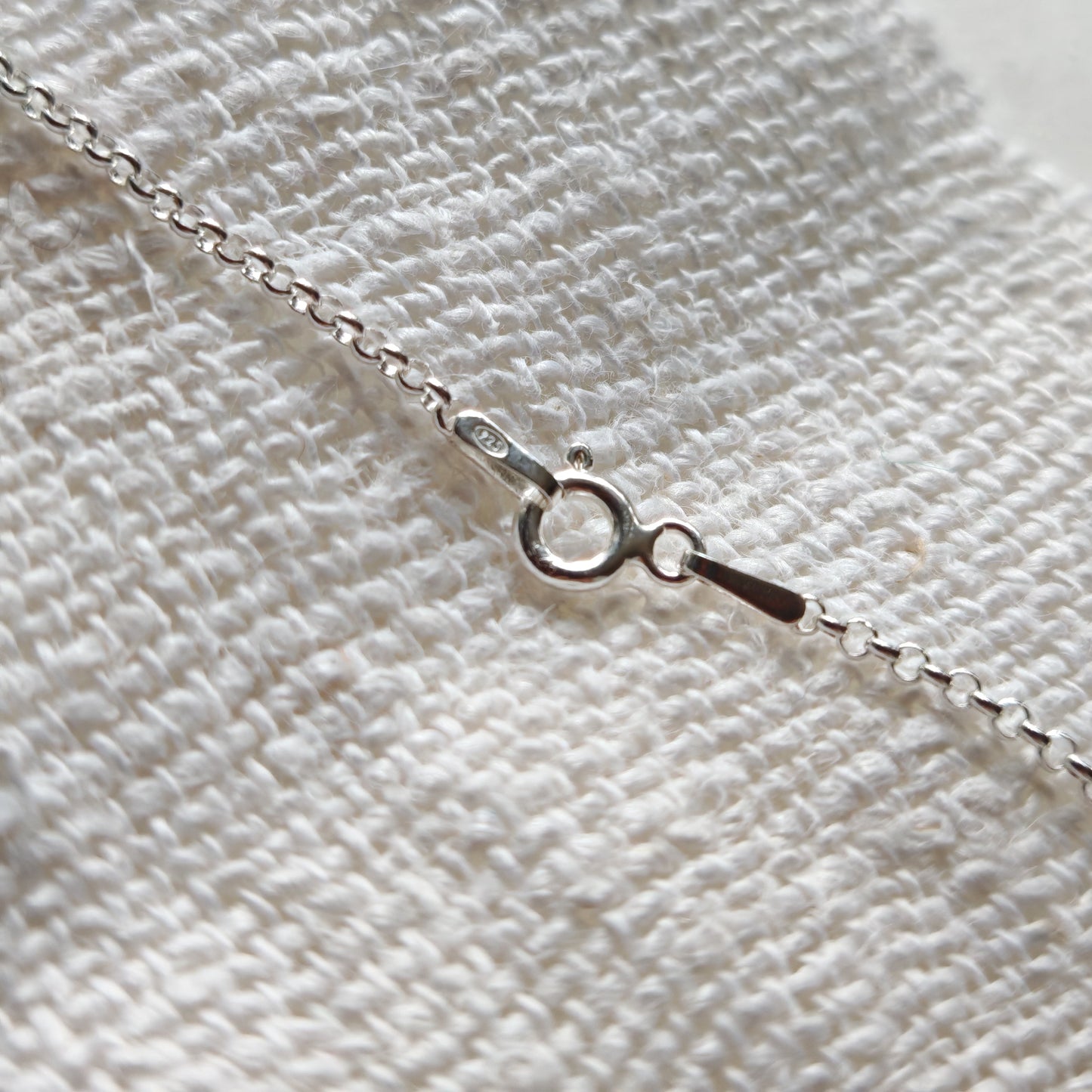 silver chain clasp side