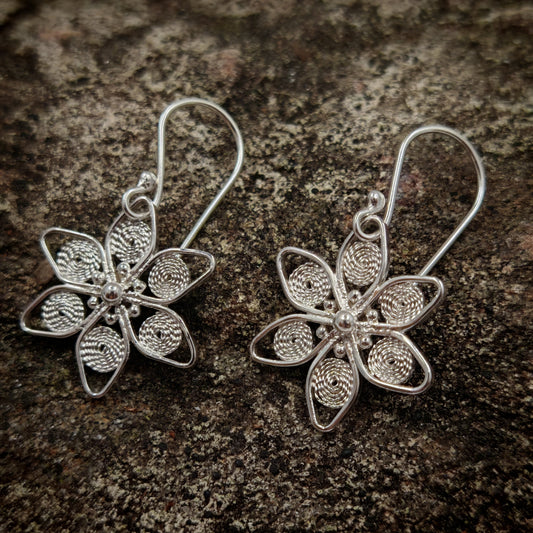 anemone-nemorosa-filigree-earrings-front-side