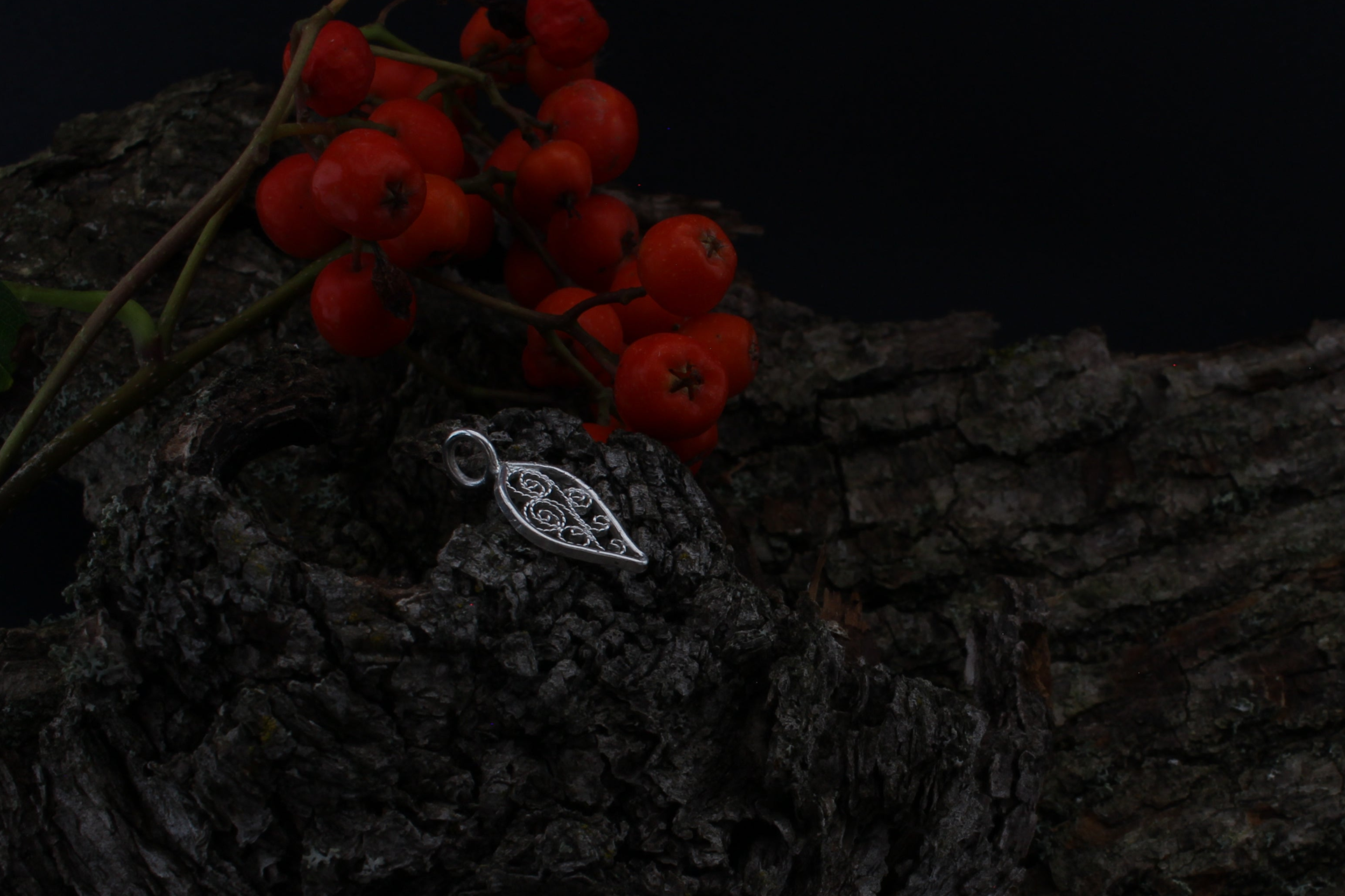 silver filigree leaf pendant