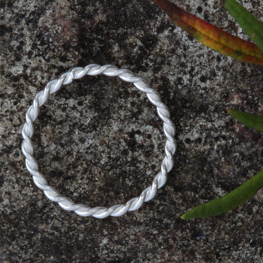 The twist filigree ring