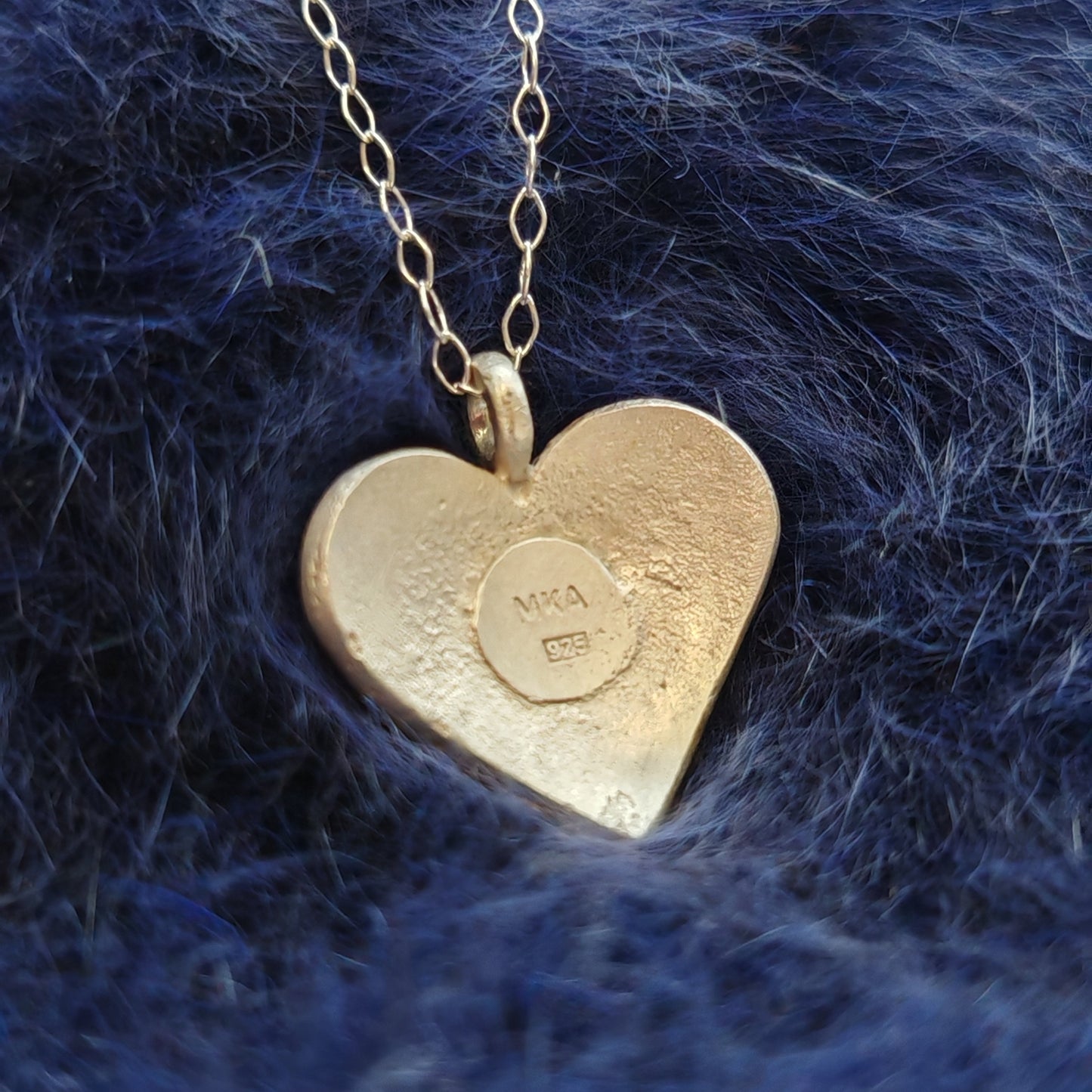 keum boo heart necklace back