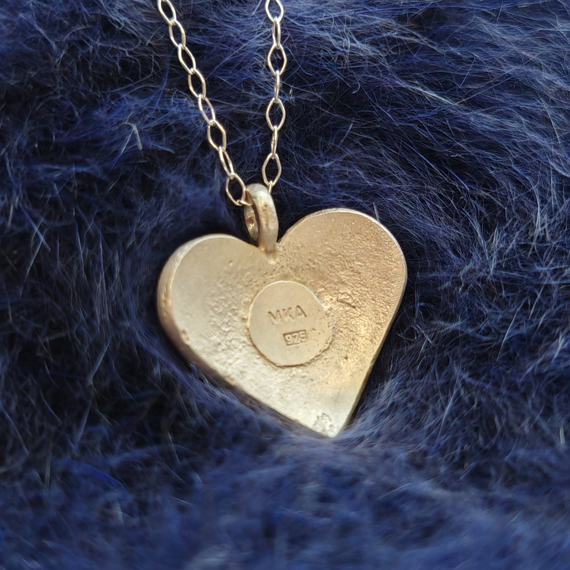 keum boo heart necklace back