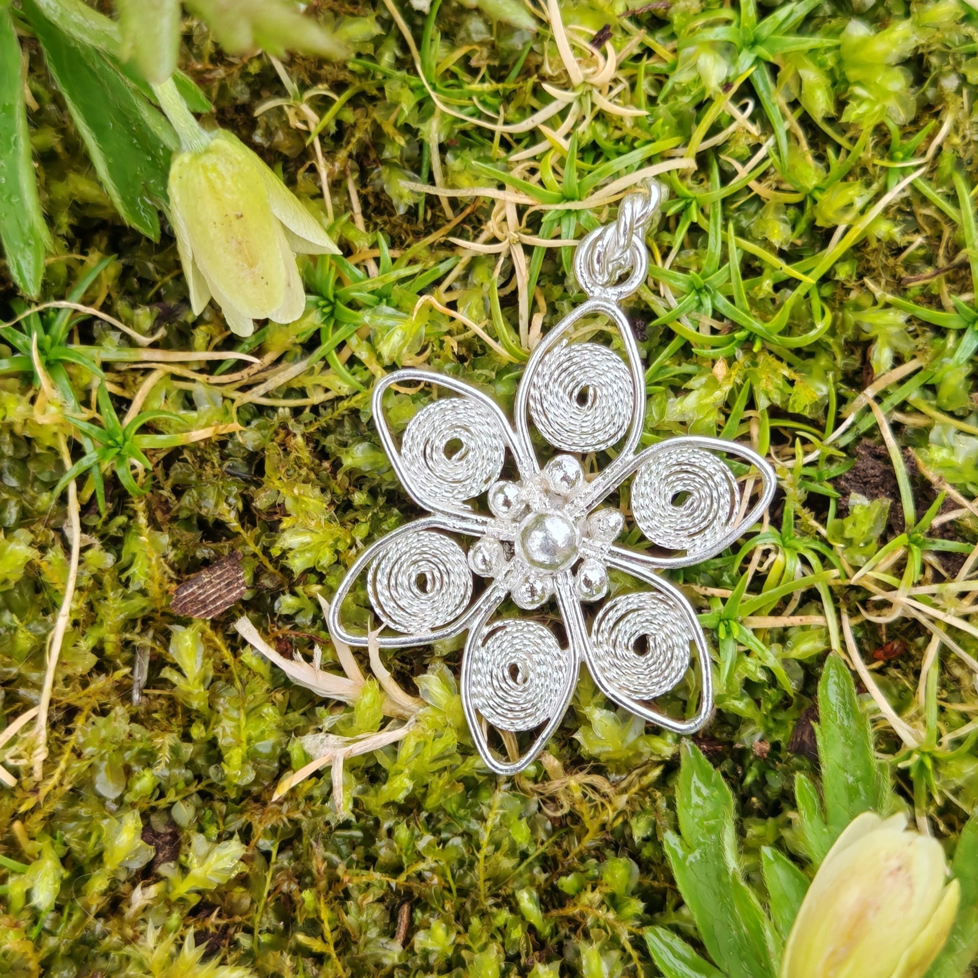 anemone nemorosa silver filigree pendant front