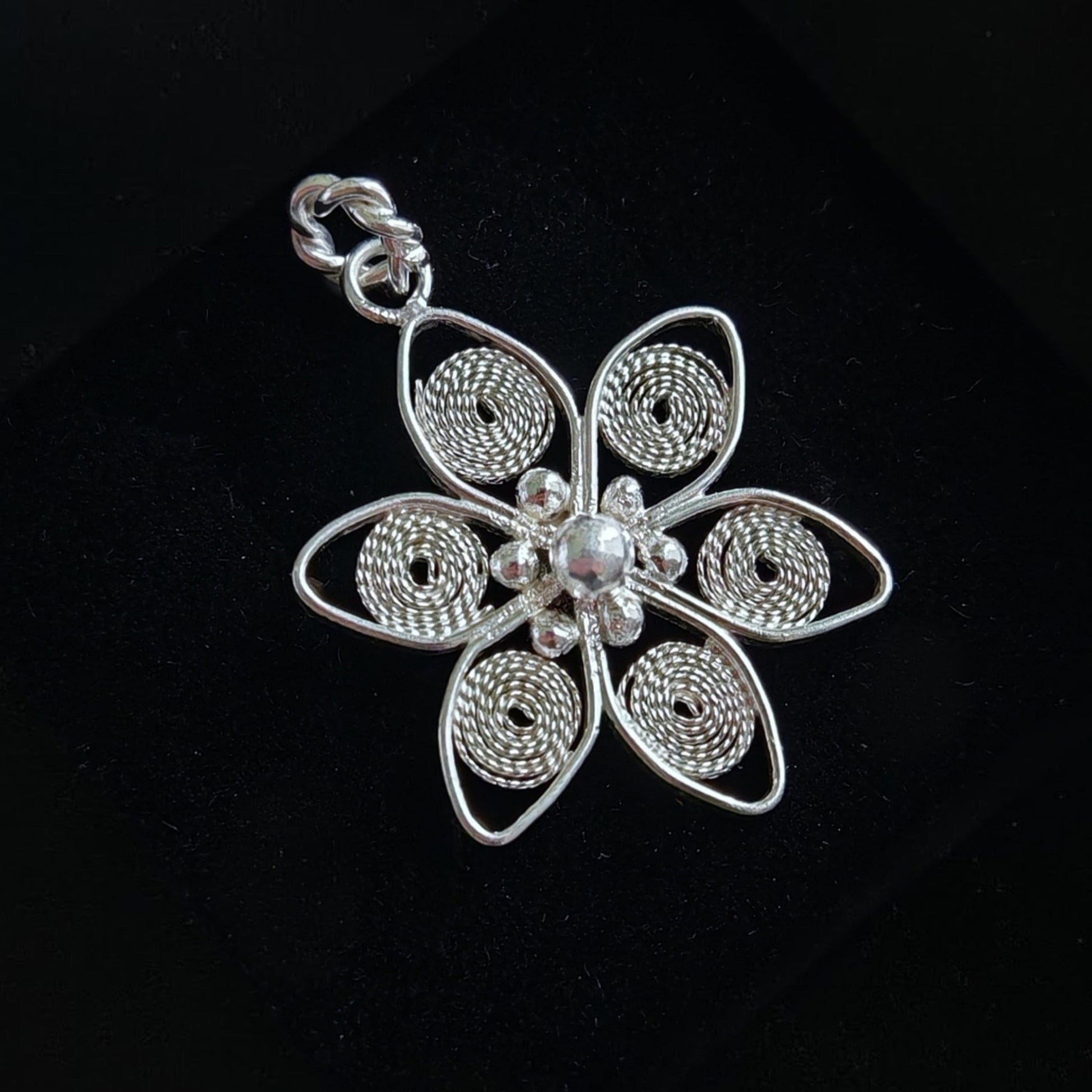 anemone nemorosa filigree pendant front