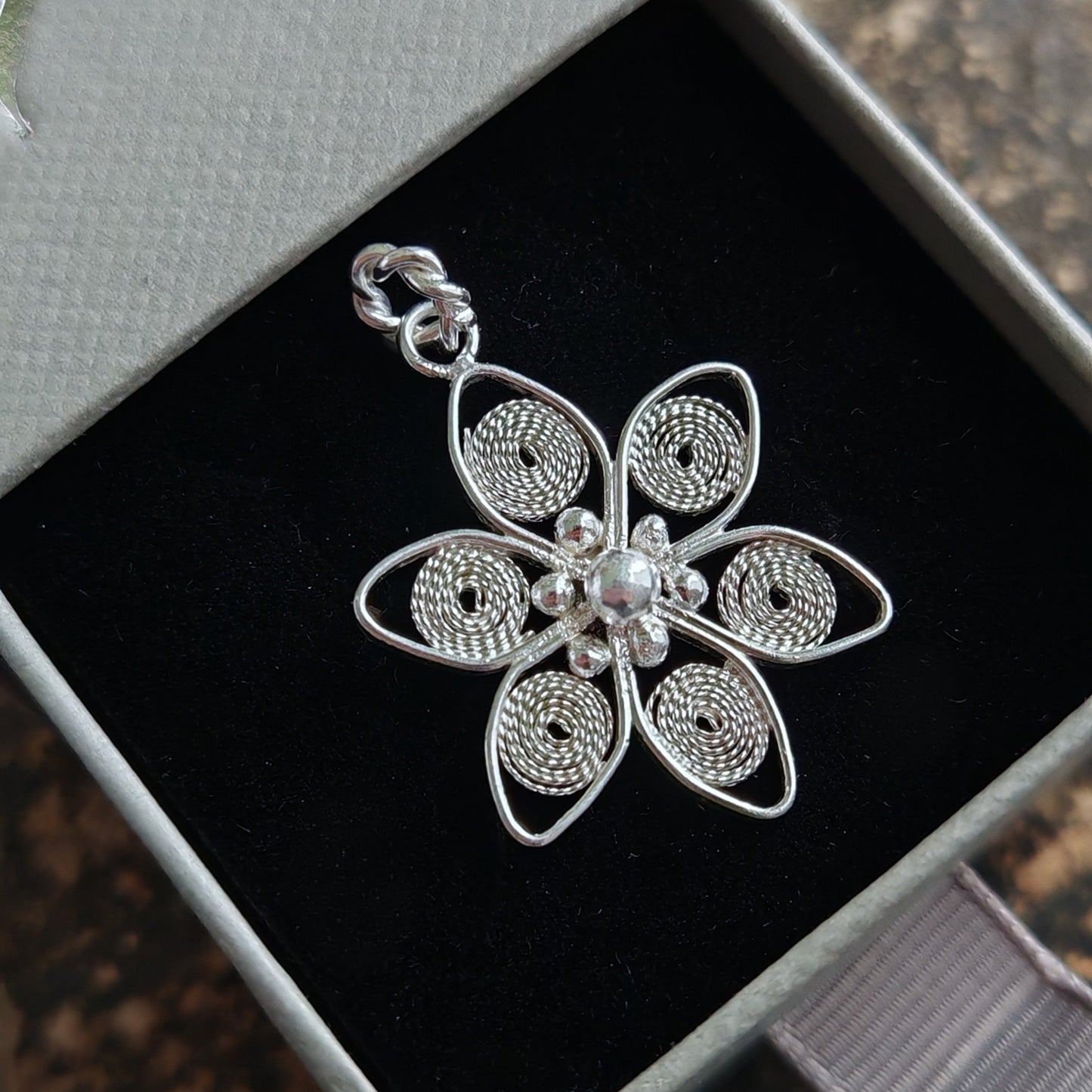 anemone nemorosa pendant front