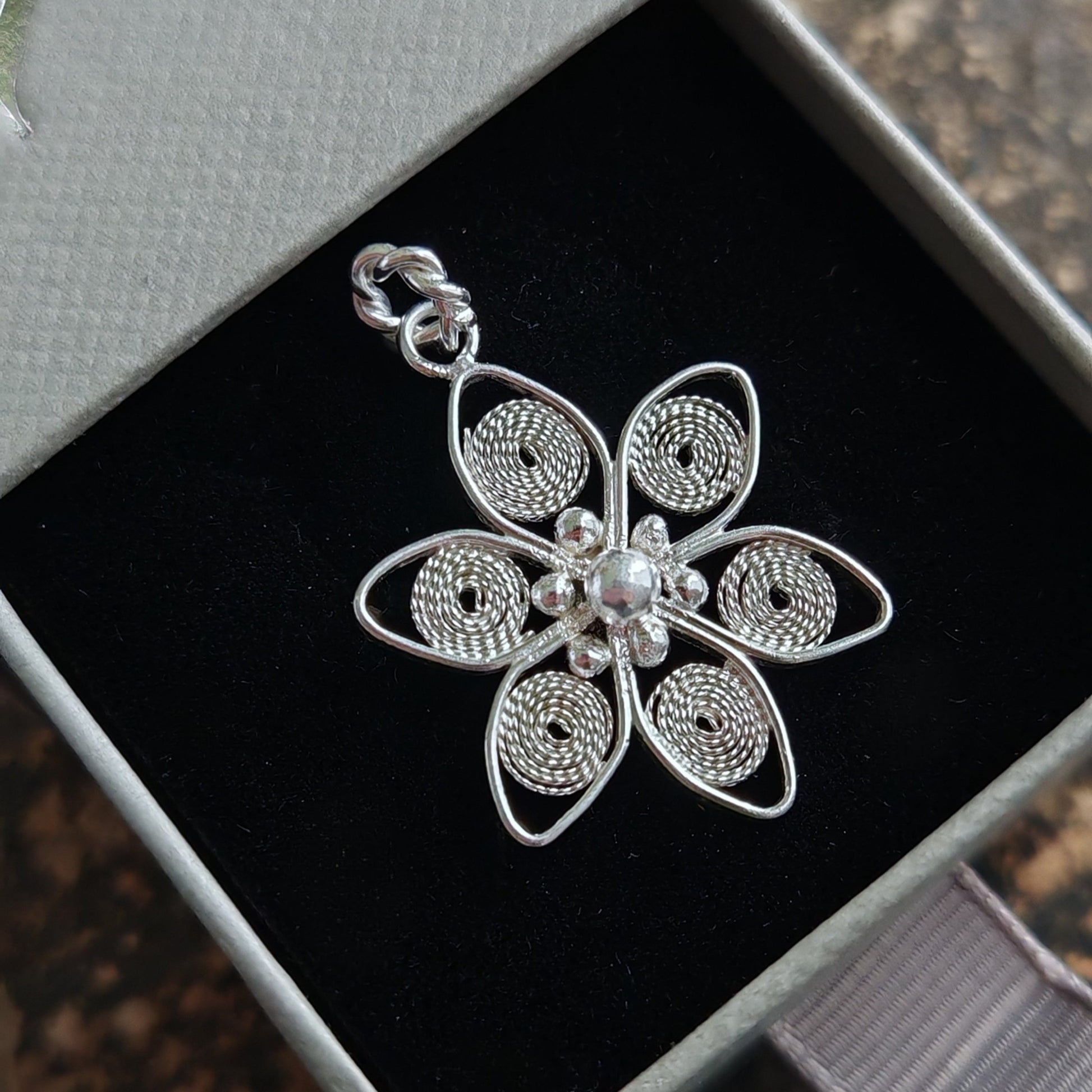 anemone nemorosa pendant front